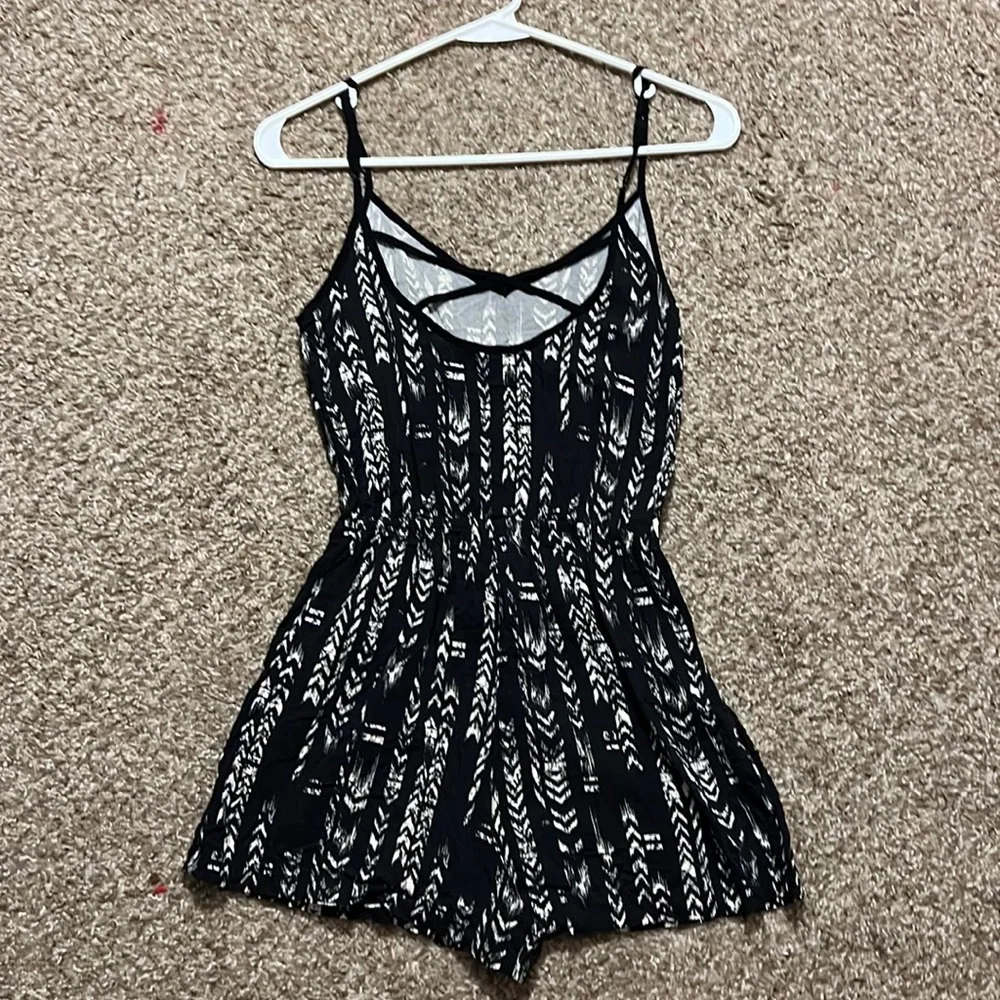 Black & white romper - Picture 7 of 8